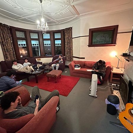 הוסטל דנידין Manor House Backpackers מראה חיצוני תמונה