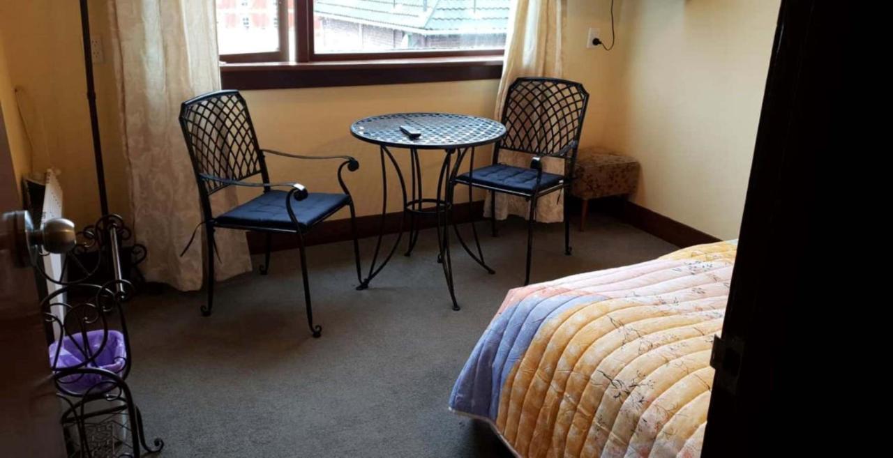 הוסטל דנידין Manor House Backpackers מראה חיצוני תמונה