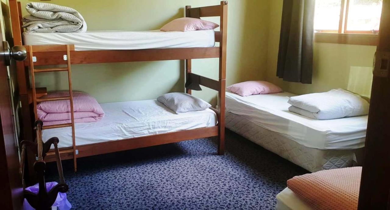 הוסטל דנידין Manor House Backpackers מראה חיצוני תמונה