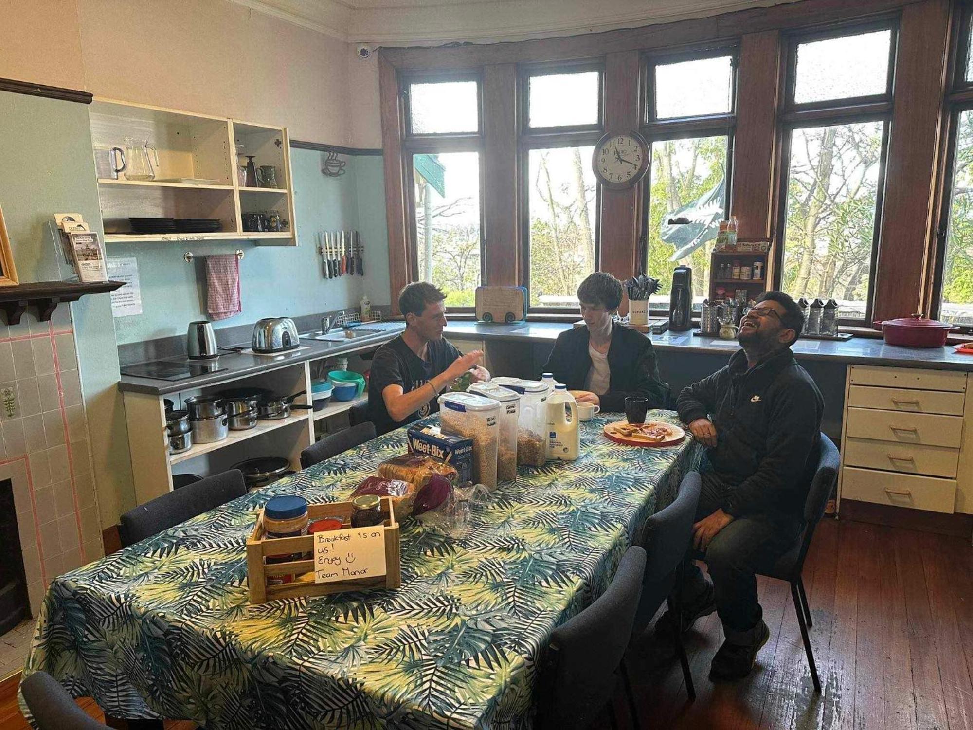 הוסטל דנידין Manor House Backpackers מראה חיצוני תמונה