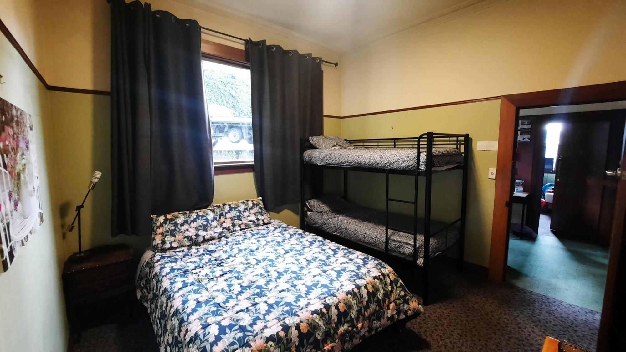 הוסטל דנידין Manor House Backpackers מראה חיצוני תמונה