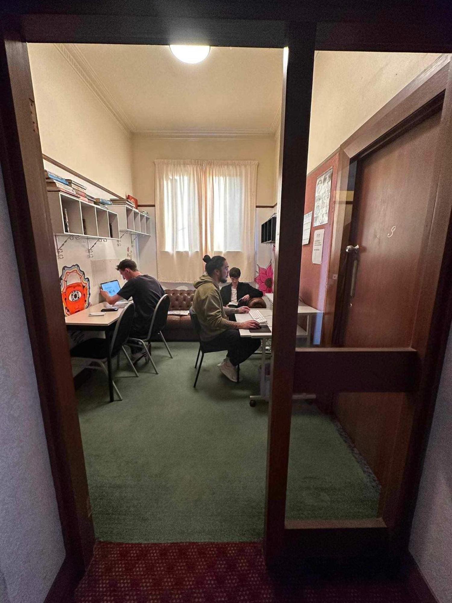 הוסטל דנידין Manor House Backpackers מראה חיצוני תמונה