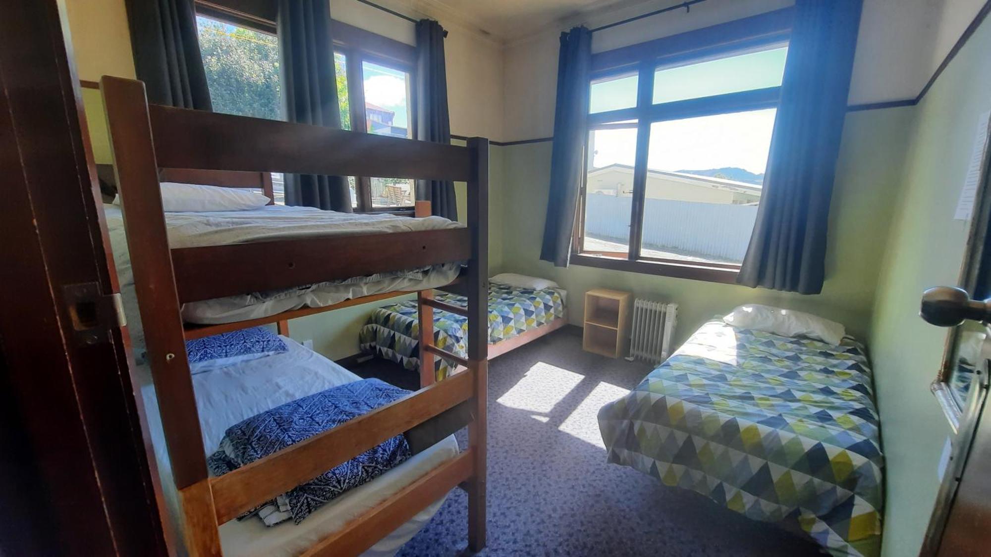 הוסטל דנידין Manor House Backpackers מראה חיצוני תמונה