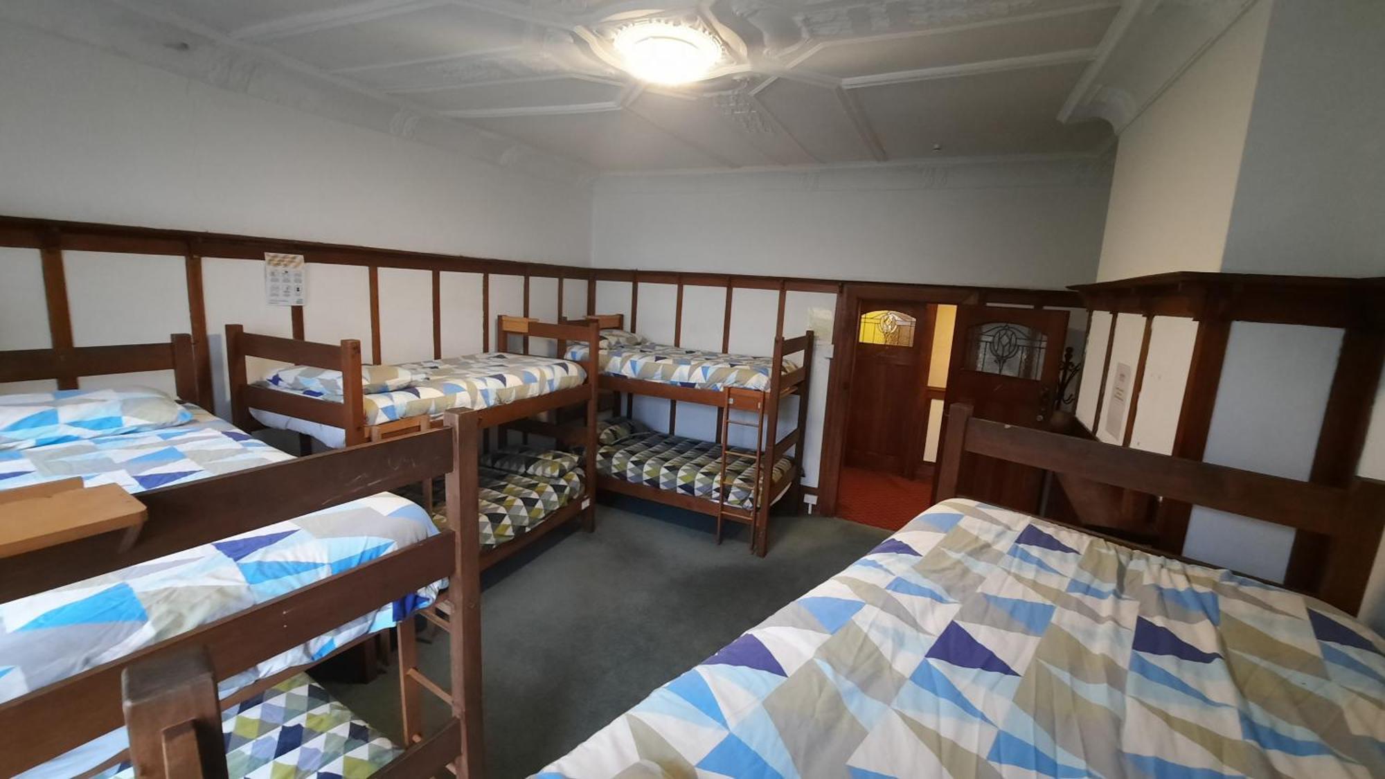 הוסטל דנידין Manor House Backpackers מראה חיצוני תמונה