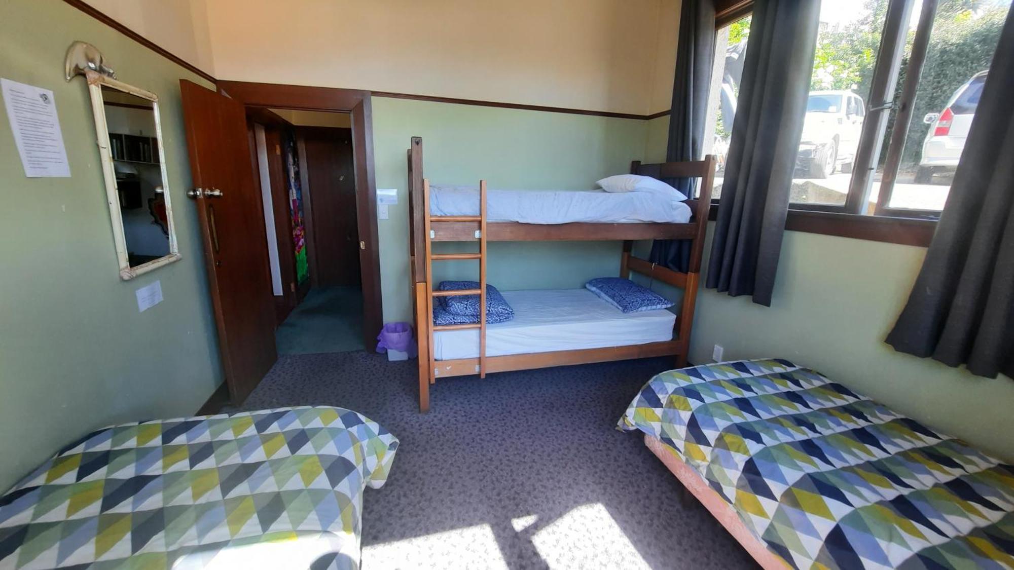 הוסטל דנידין Manor House Backpackers מראה חיצוני תמונה
