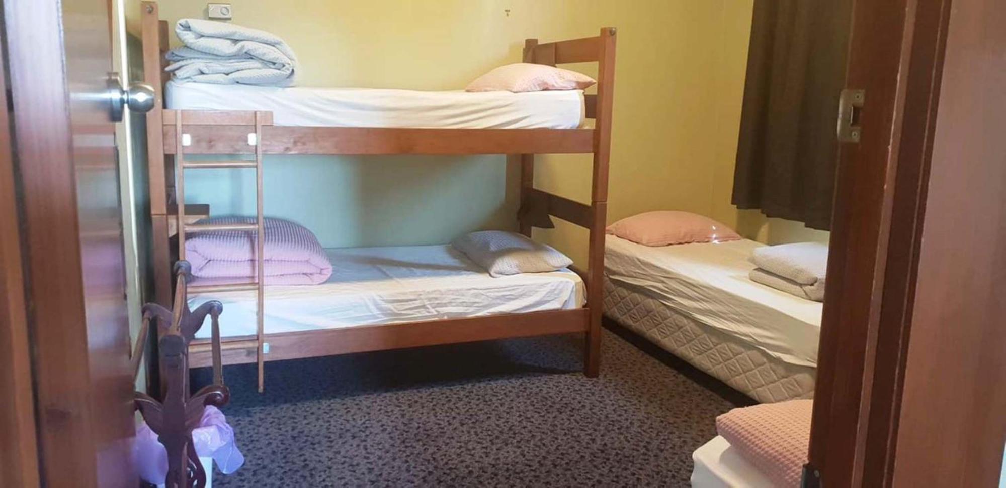 הוסטל דנידין Manor House Backpackers מראה חיצוני תמונה