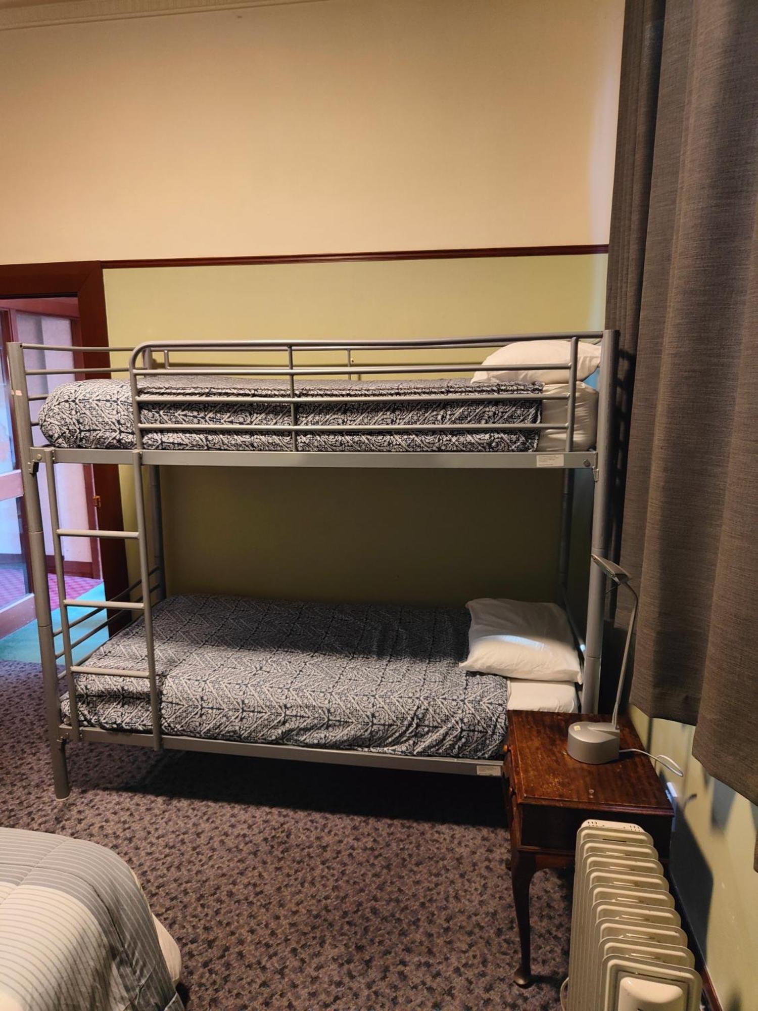 הוסטל דנידין Manor House Backpackers מראה חיצוני תמונה