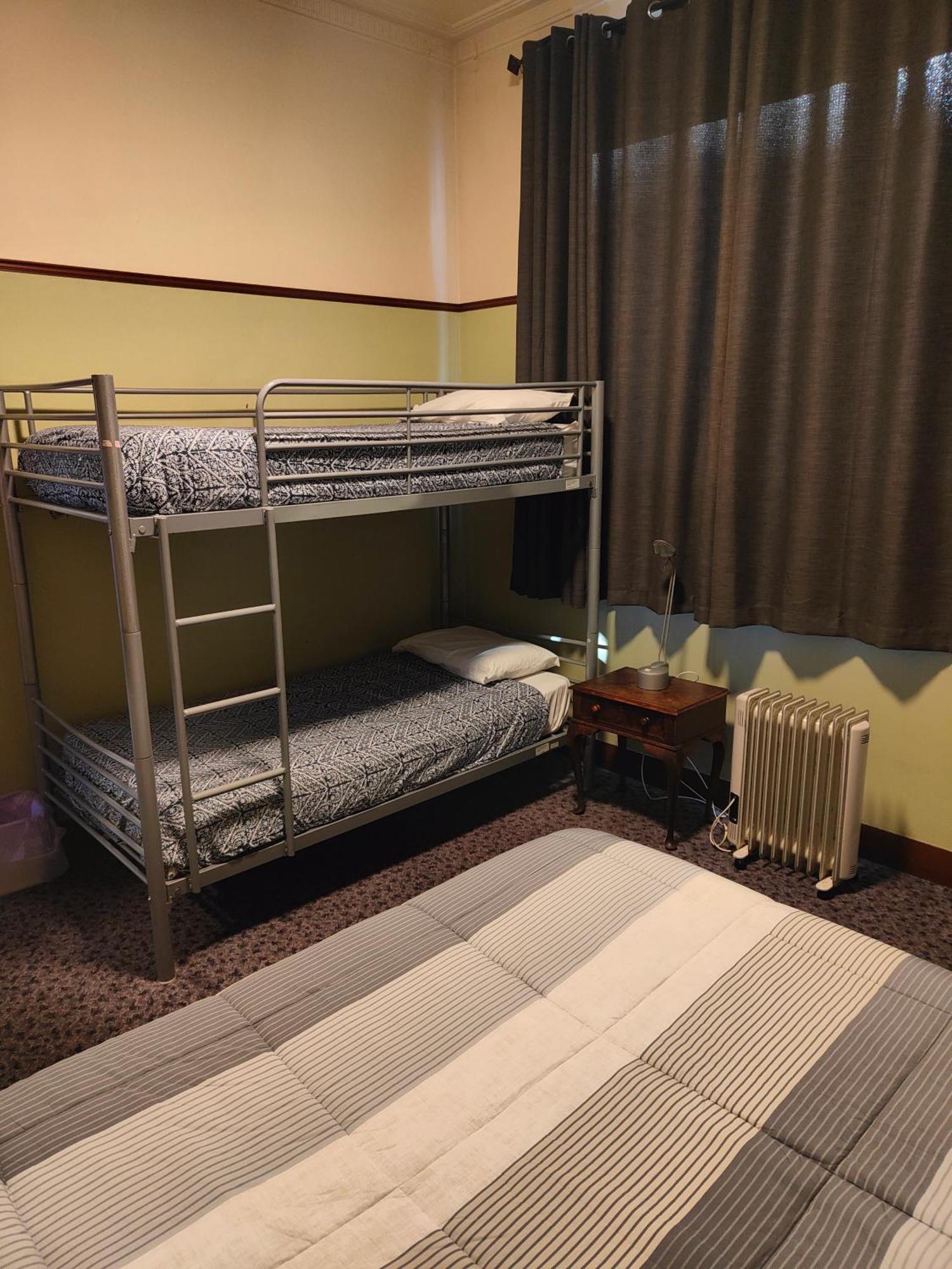 הוסטל דנידין Manor House Backpackers מראה חיצוני תמונה