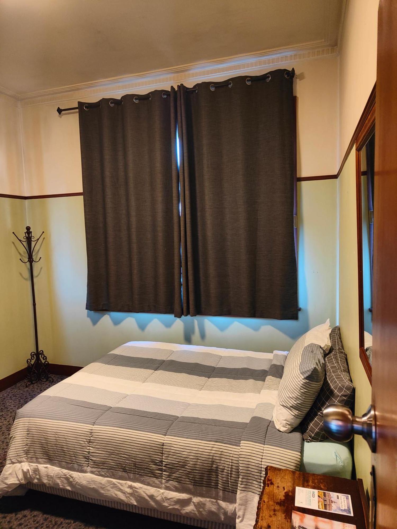 הוסטל דנידין Manor House Backpackers מראה חיצוני תמונה